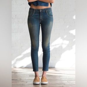 NWT 6397 MINI SKINNY ANKLE JEANS SIZE 27 IN DIRTY FADED